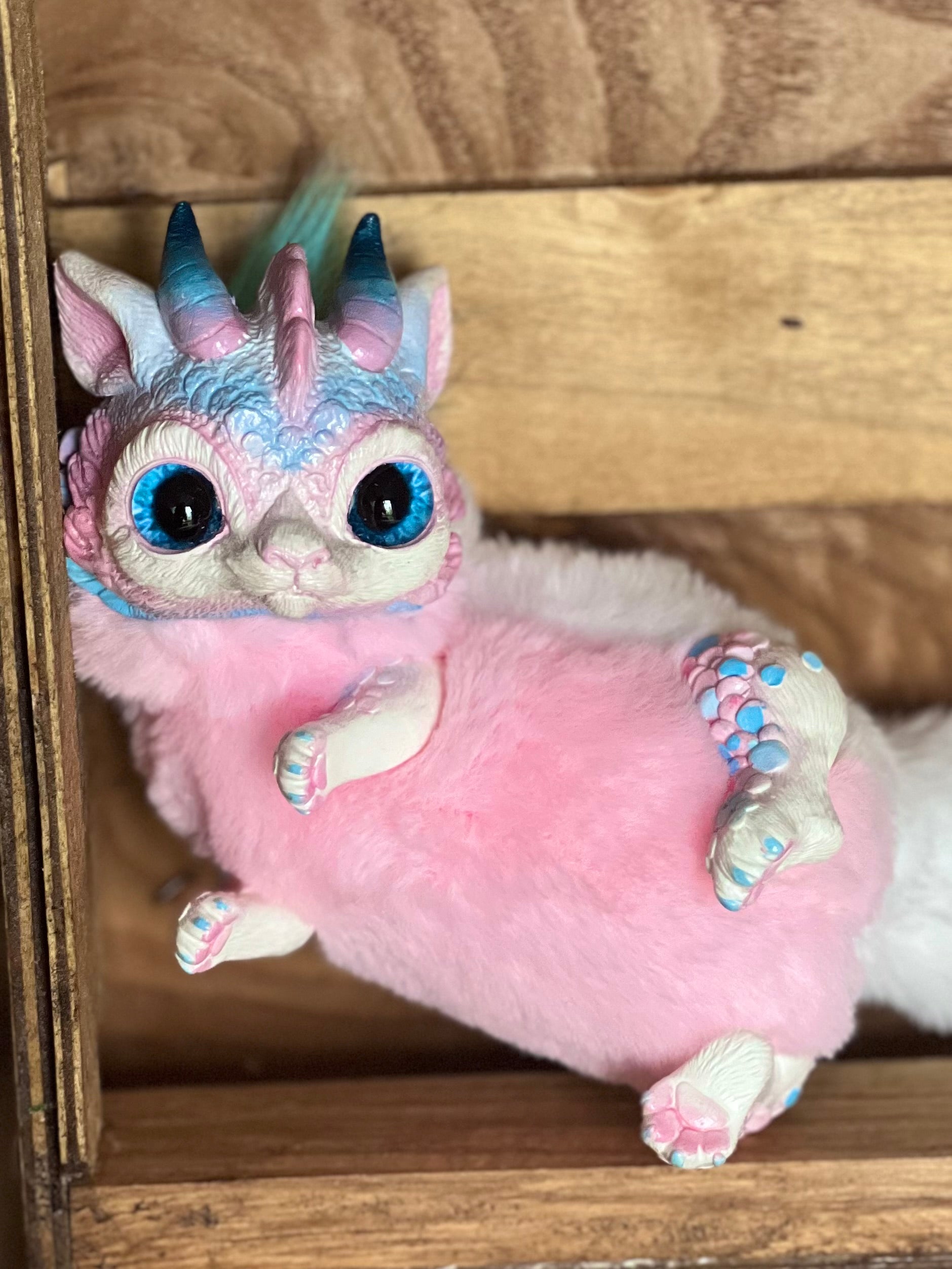 Oriental dragon – pink'n'blue gradient – Gift of Mercury
