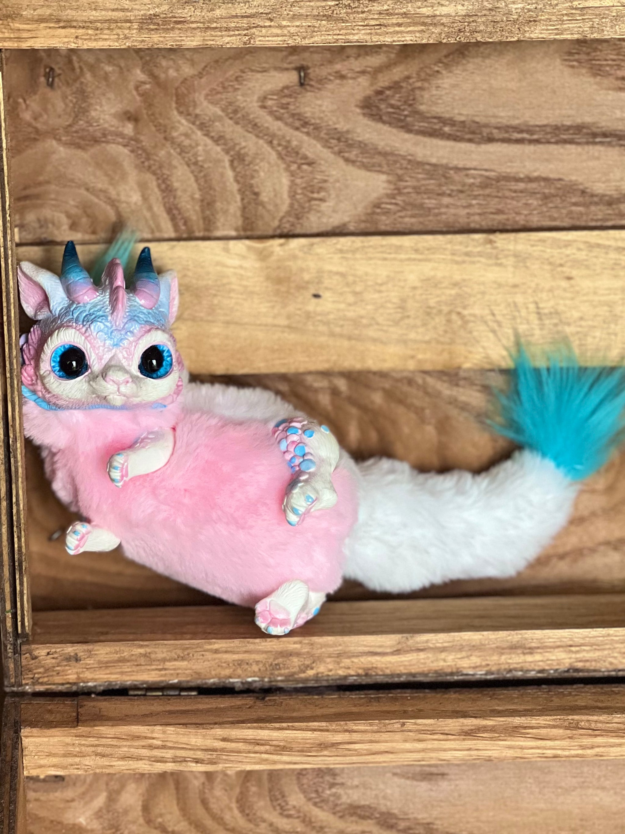 Oriental dragon – pink'n'blue gradient – Gift of Mercury
