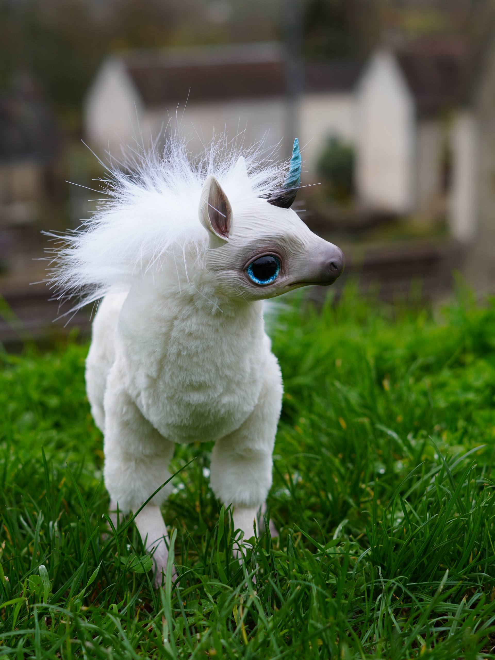 Short-horned unicorn — white – Gift of Mercury