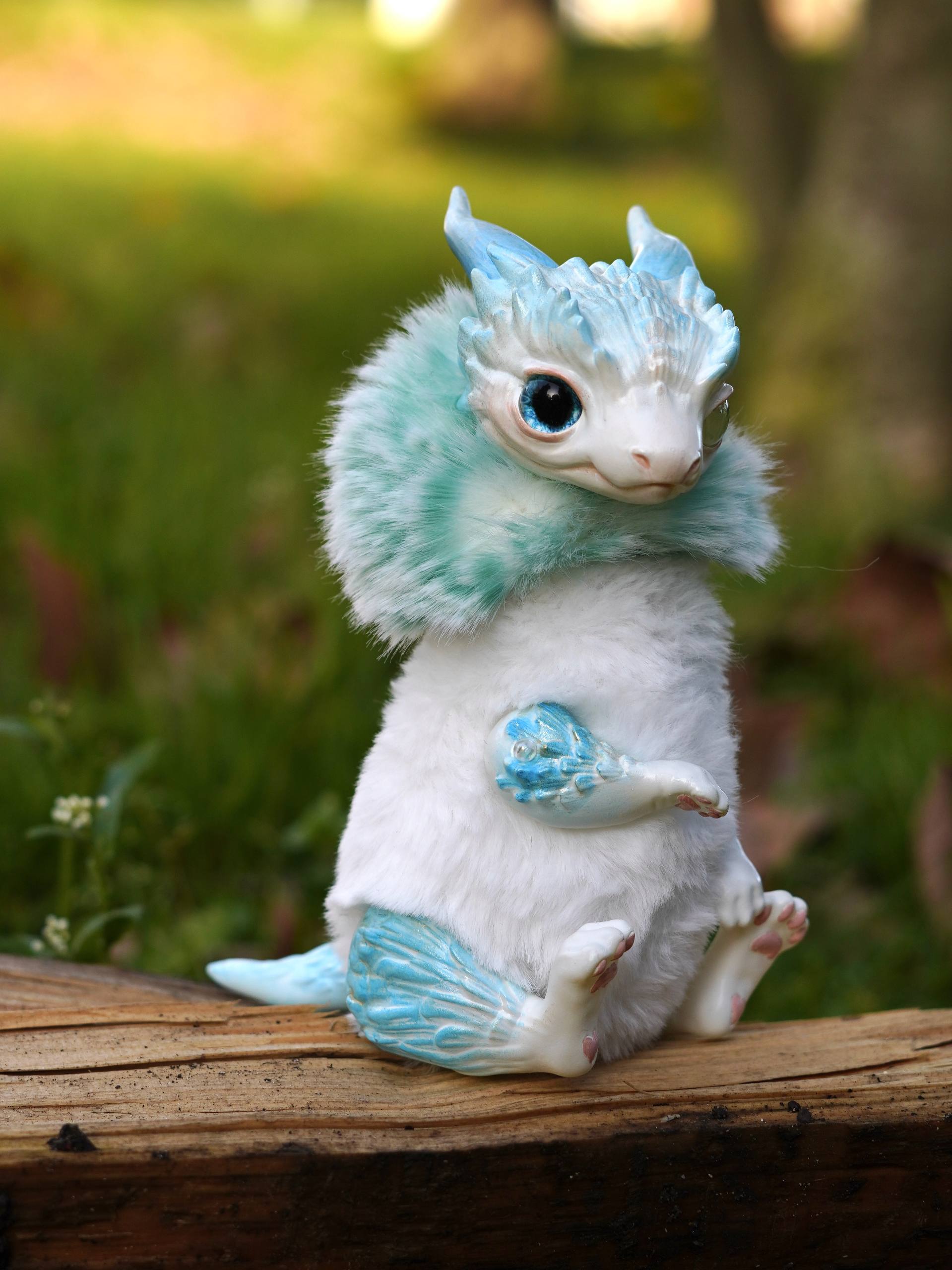 Baby Broomhide Dragon – White&blue – Gift of Mercury