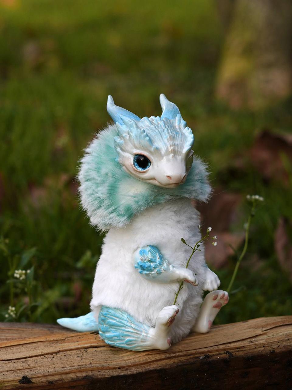 Baby Broomhide Dragon – White&blue – Gift of Mercury